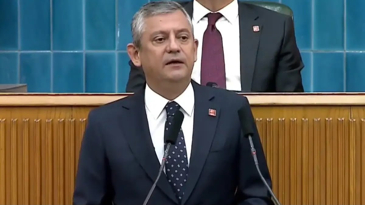 Özgür Özel CHP'ye Veda Etti: Yeni Partisini Resmen Duyurdu! "Ana Muhalefet Kürsüsünü Bırakmıyoruz"