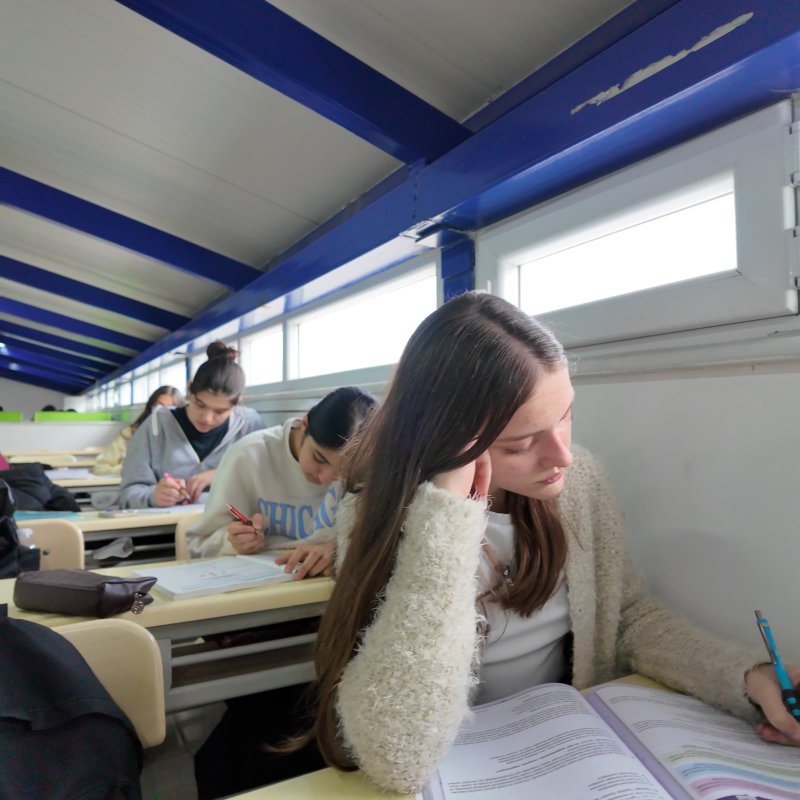 Sefaköy Fen Bilimleri’nde Öğrenciler Sadece Başarmıyor, Güçleniyor