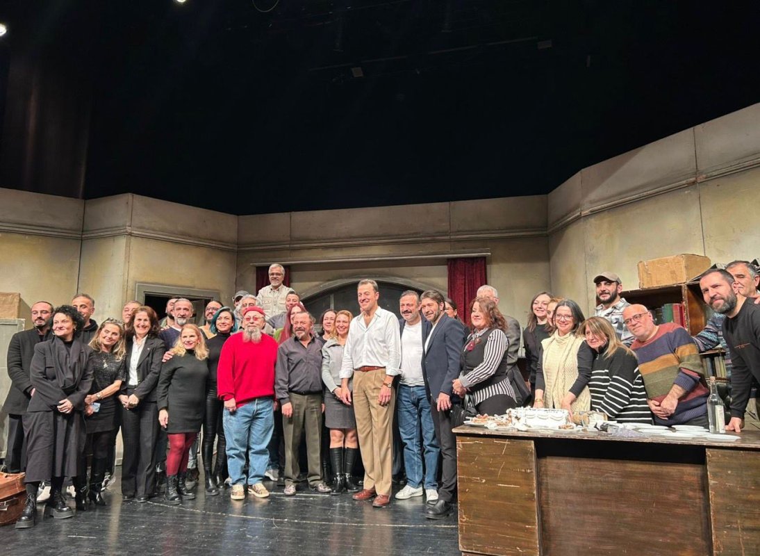 Devlet Tiyatrosu’nun Efsanesi Profesyonel Son Kez Sahnedeydi