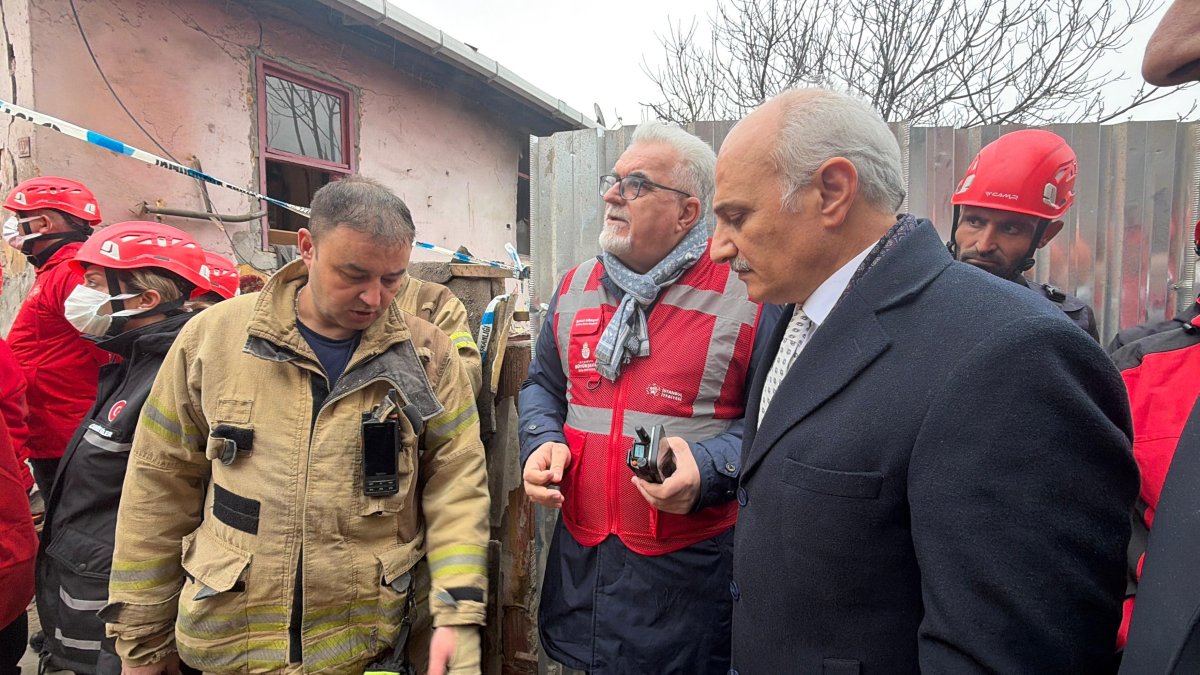 Fatih’te İki Bina Çöktü! Enkaz Altındaki 11 Kişi Sağ Kurtarıldı