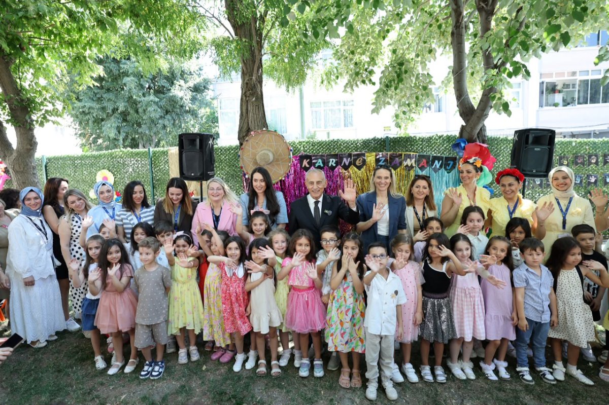 Küçükçekmeceli Öğrenciler Karne Sevincini Şenlikle Kutladı