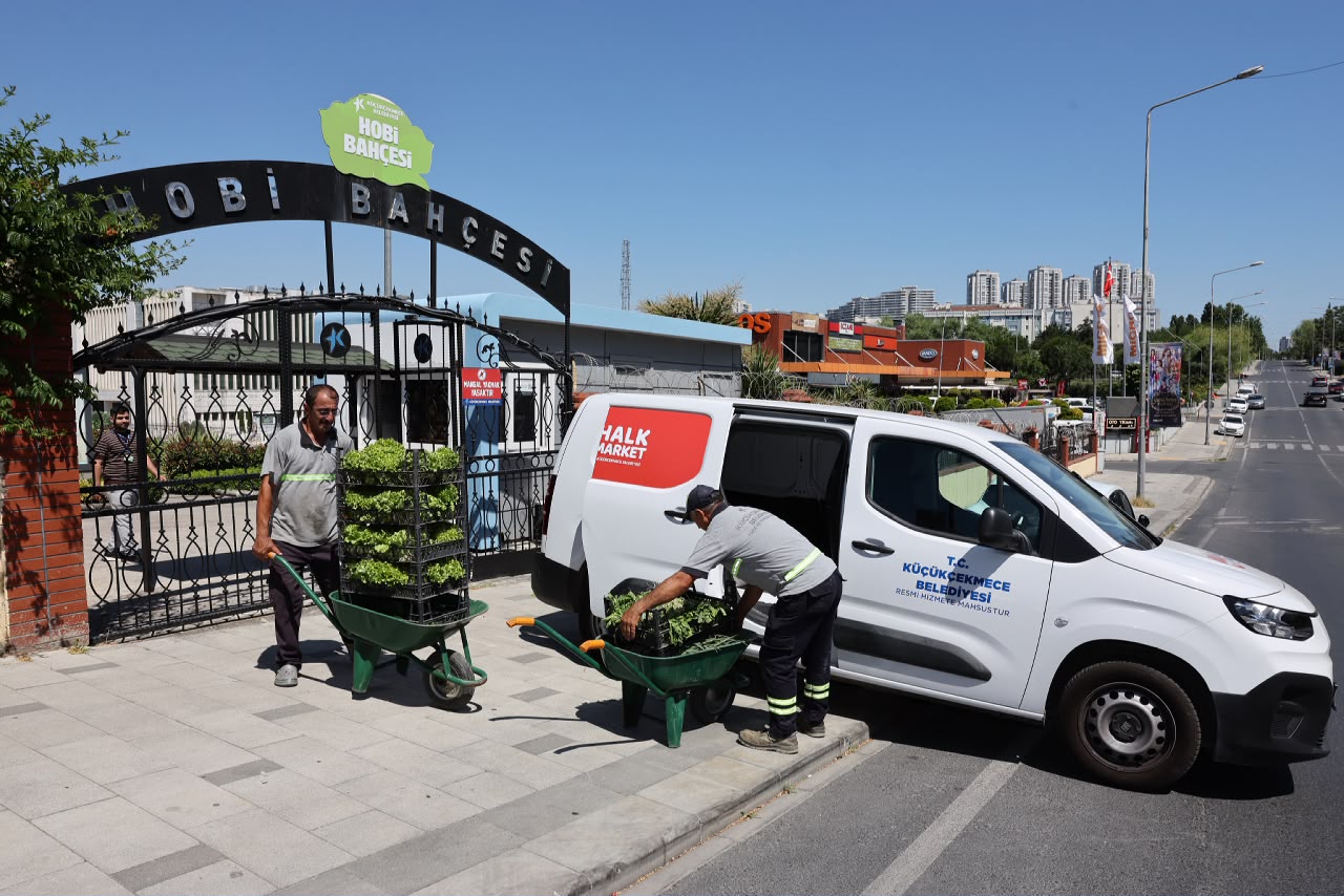 Küçükçekmece'de Hobi Bahçesinin İlk Hasadı İhtiyaç Sahiplerinin Sofralarına Ulaştı