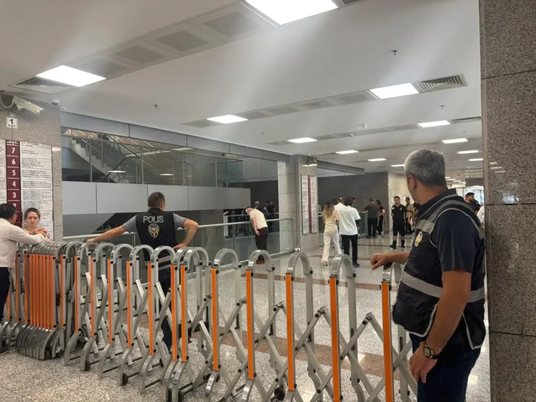 Çağlayan Adliyesi'nde Şüpheli Ölüm: Gözaltındaki Kişi Hayatını Kaybetti