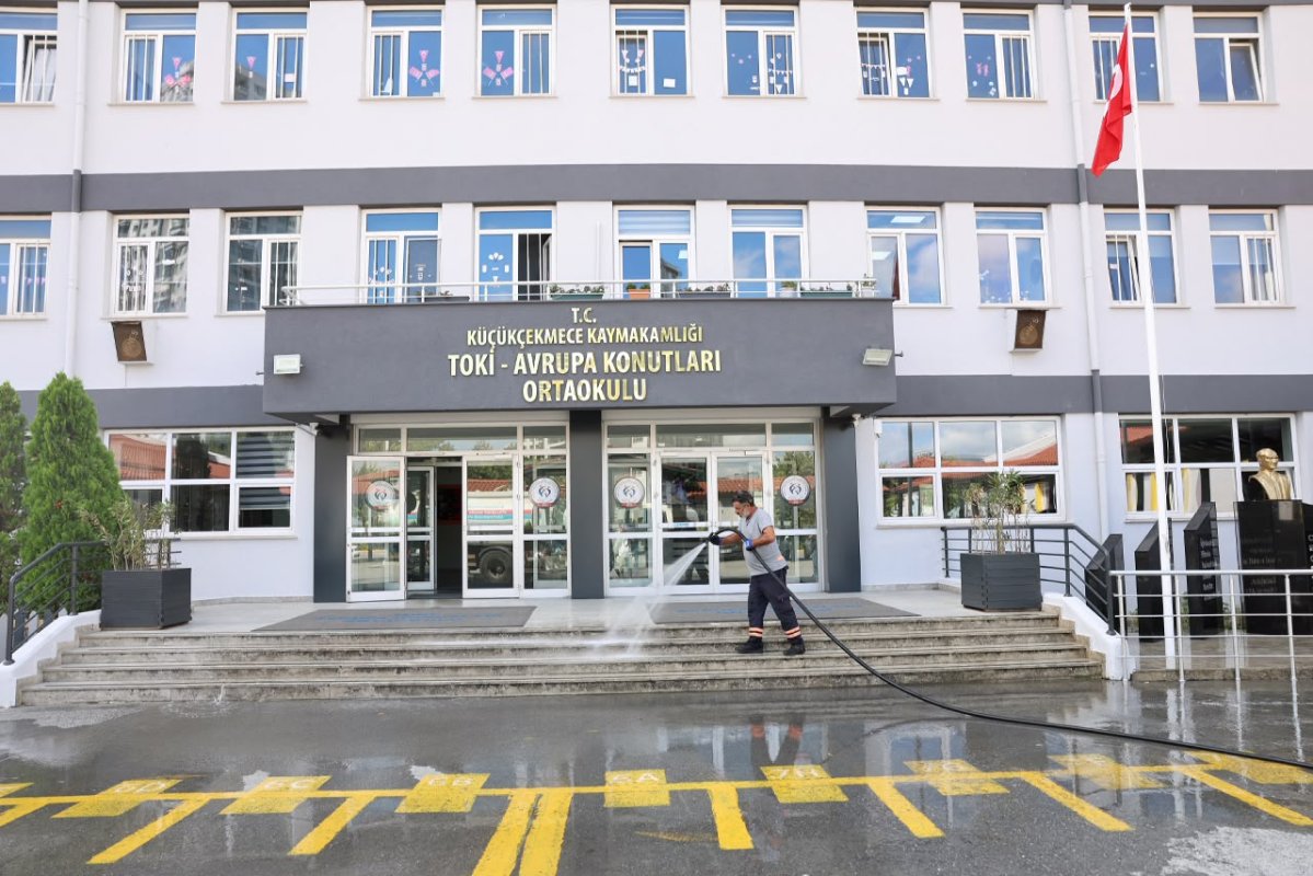 KÜÇÜKÇEKMECE’DE OKULLAR YENİ EĞİTİM DÖNEMİNE HAZIR