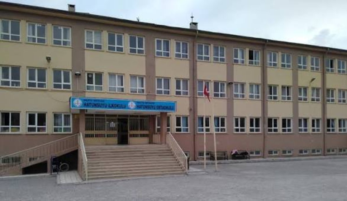 Okullarda Güvenlik Alarmı: 31 Bin Görevli Sahada, Riskli Okullarda Polis Nöbeti