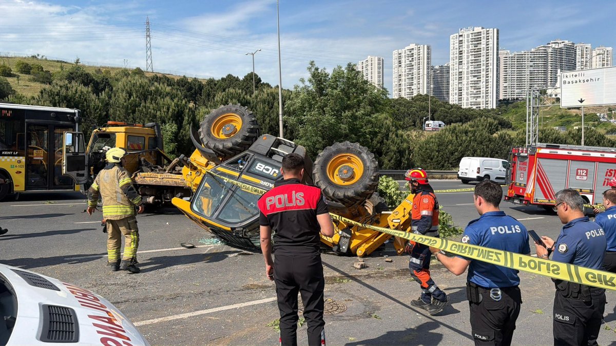 Küçükçekmece’de Feci Kaza: İş Makinesinin Altında Kalan Sürücü Hayatını Kaybetti