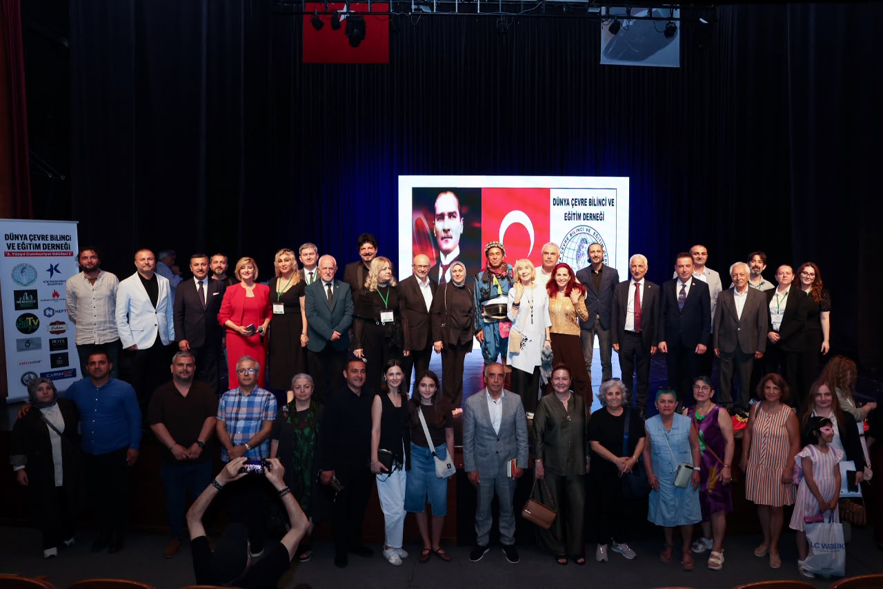 21. Yüzyıl Cumhuriyet Ödülleri Sahiplerini Buldu: Başkan Kemal Çebi’ye Halka Hizmet Onur ve Emek Ödülü