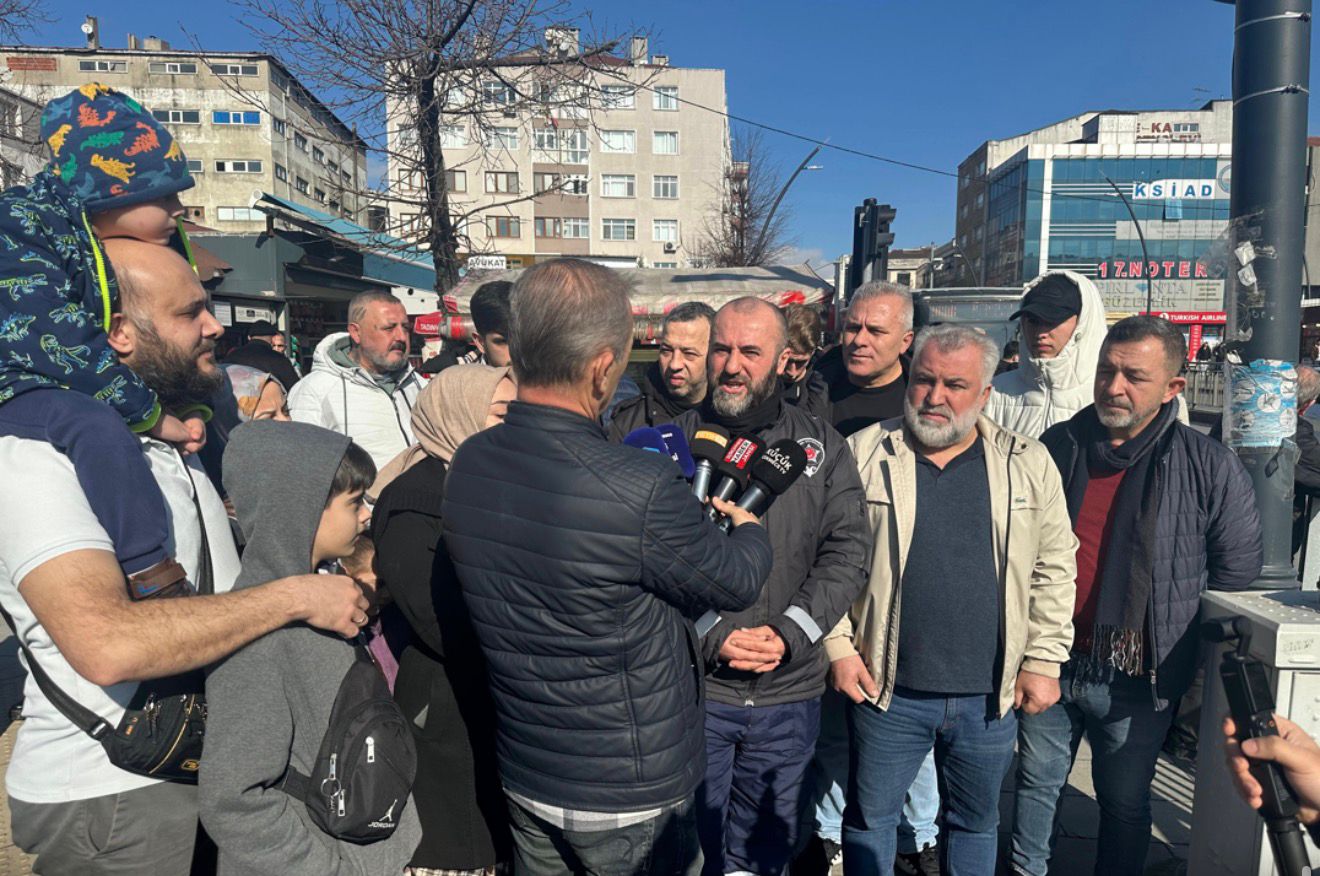 Sefaköy’deki Pankart Olayı Türkiye Gündeminde: Kurye İsmail Lale Basın Açıklaması Yaptı